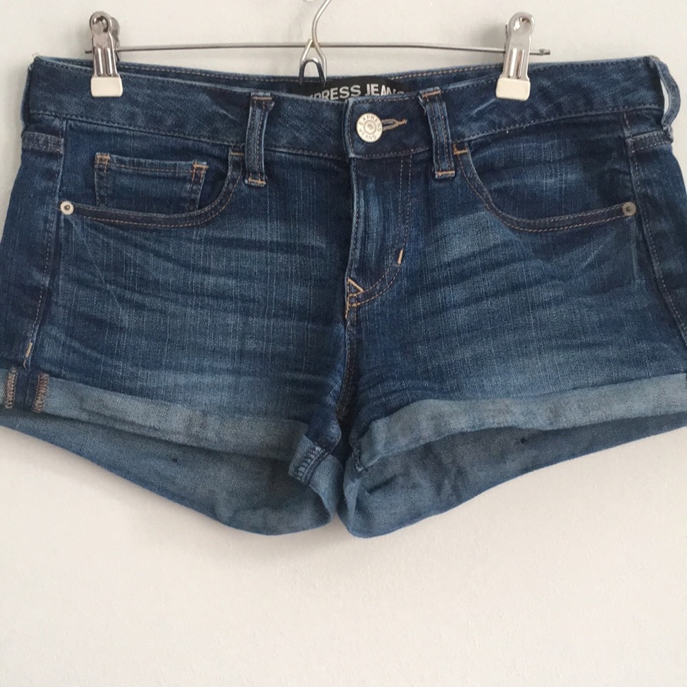 Express short Jean shorts. Sz.6. Mid-Wash
